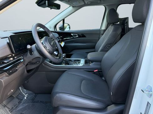 Used 2025 Kia Carnival SX Prestige image 9