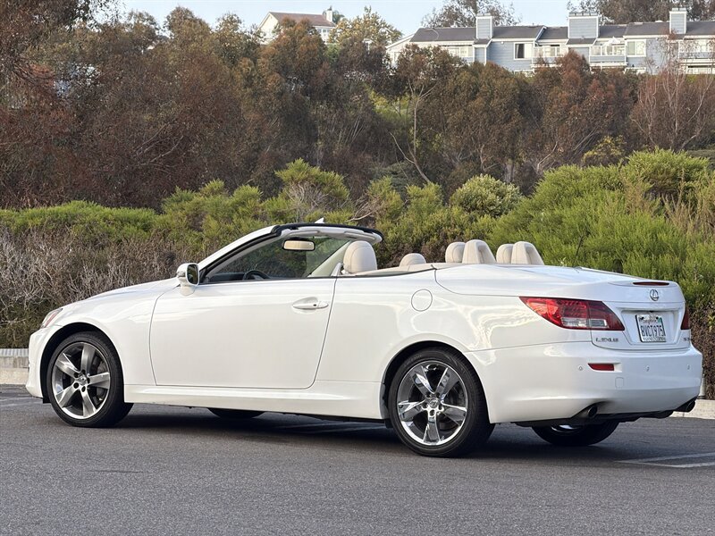 Used 2010 Lexus IS 350C w/ Luxury Pkg RWD image 4