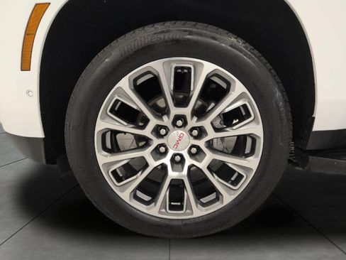 Used 2025 GMC Yukon XL Denali AWD/4WD image 3