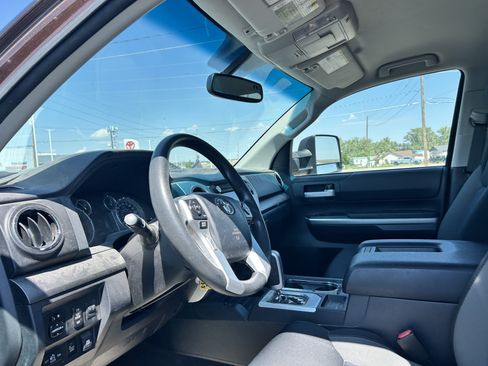 Used 2017 Toyota Tundra SR5 w/ TRD Off Road Package AWD/4WD image 9