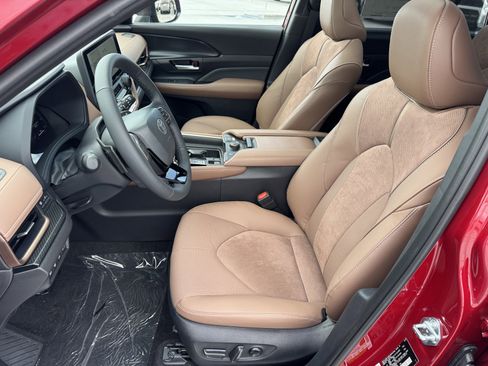 New 2026 Toyota Grand Highlander AWD Hybrid image 2