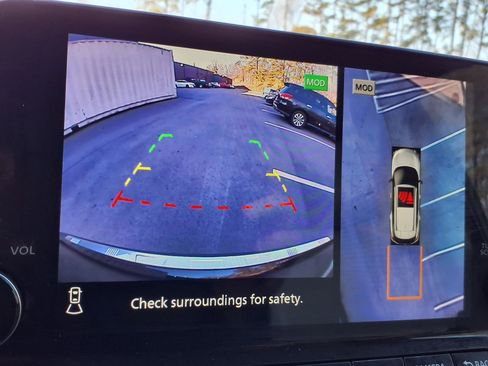 Used 2023 Nissan Rogue SL w/ SL Premium Package image 18