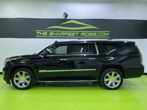 Used 2017 Cadillac Escalade ESV Premium Luxury AWD/4WD image 6