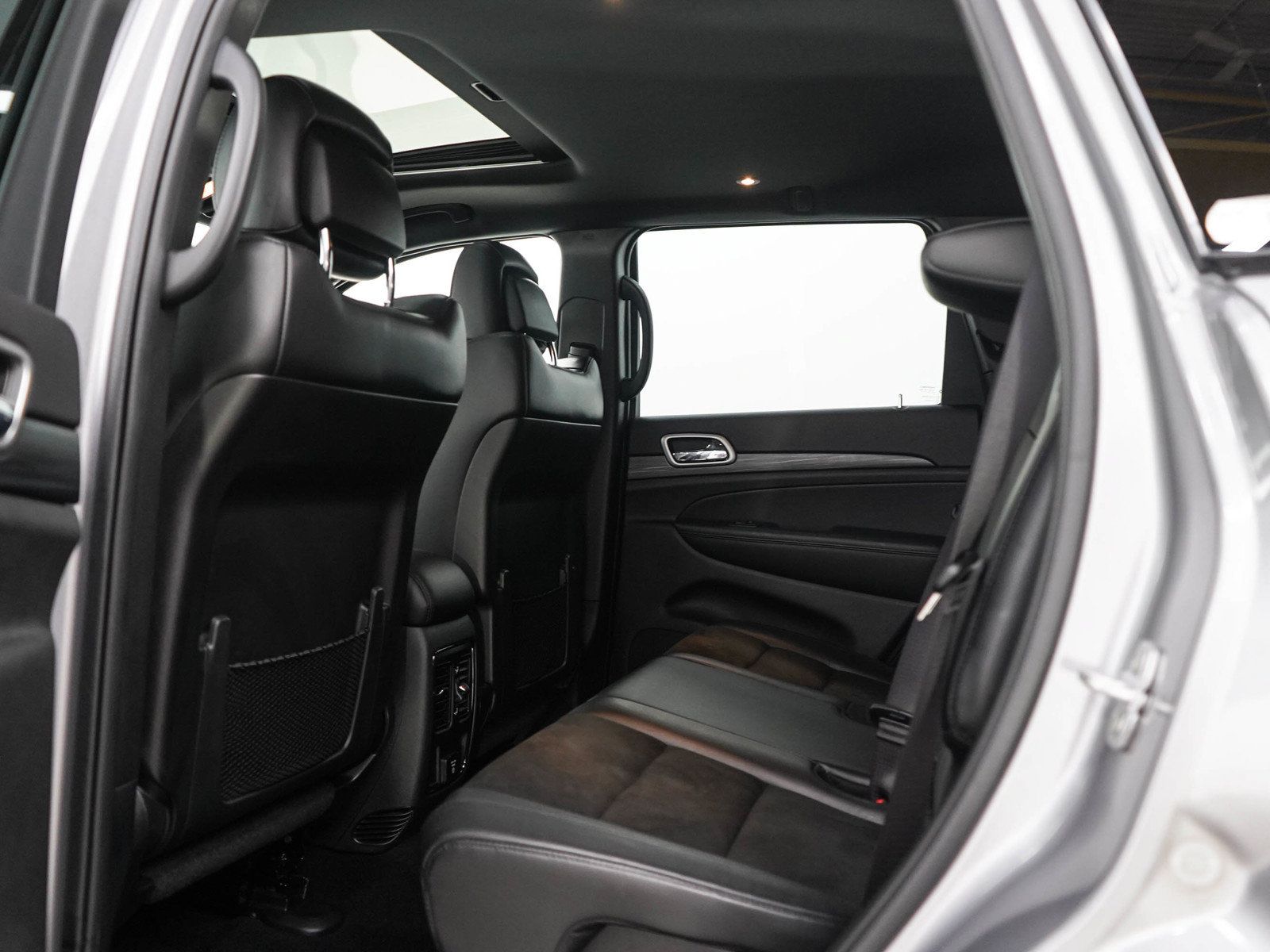 Used 2020 Jeep Grand Cherokee Altitude RWD image 18