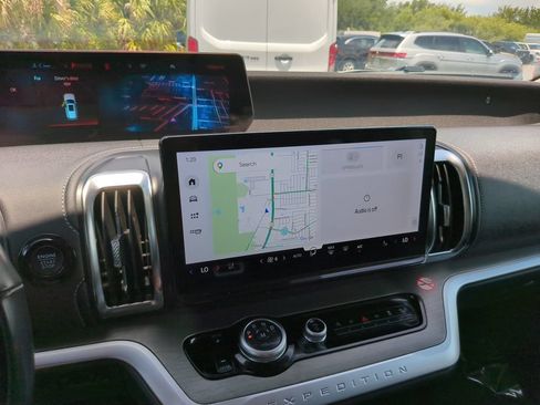 Certified 2025 Ford Expedition Platinum AWD/4WD image 27