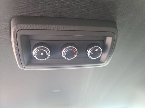 Used 2016 Dodge Grand Caravan SE image 25