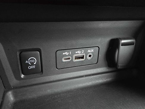 Used 2024 Nissan Sentra SR w/ SR Premium Package FWD image 18