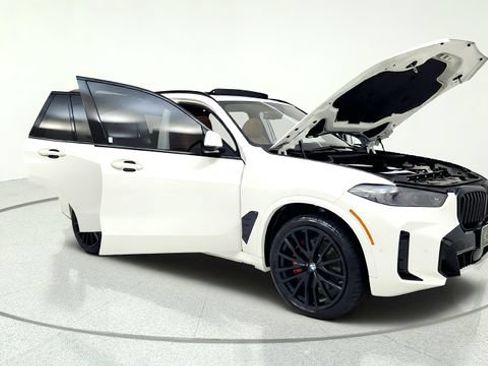 Used 2025 BMW X5 sDrive40i w/ M Sport Package RWD image 11