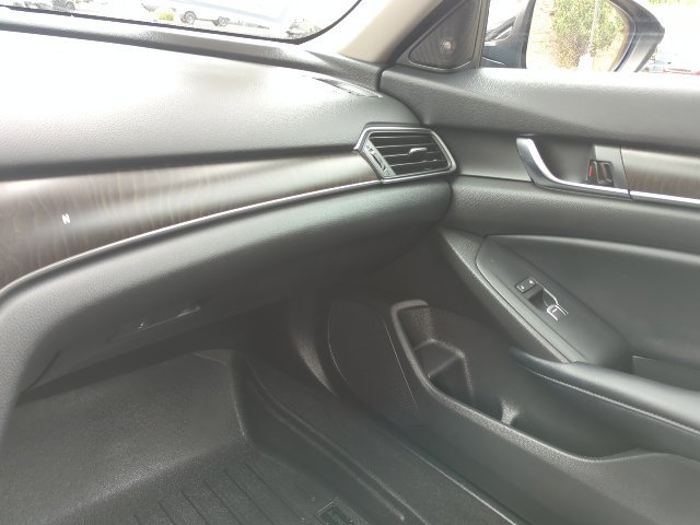Used 2018 Honda Accord Touring image 8