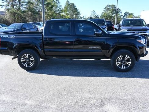 Used 2017 Toyota Tacoma SR image 6
