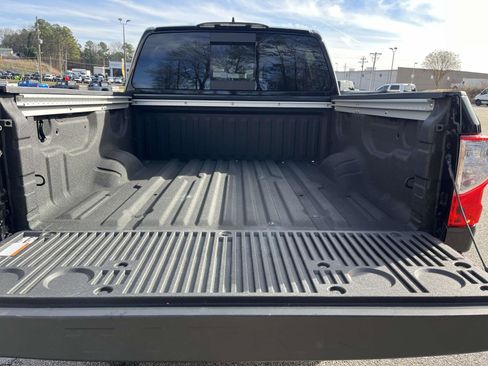 Used 2024 Nissan Titan SV w/ SV Convenience Package image 29