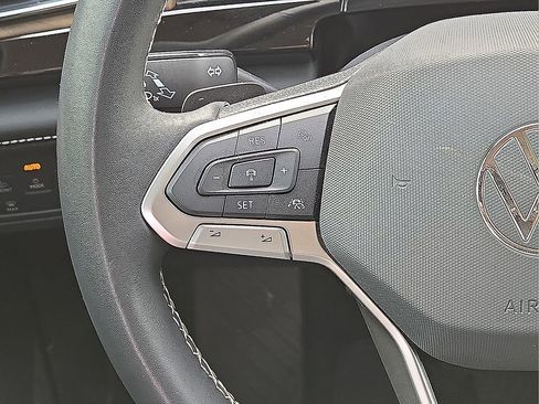 Used 2024 Volkswagen Atlas SE image 19