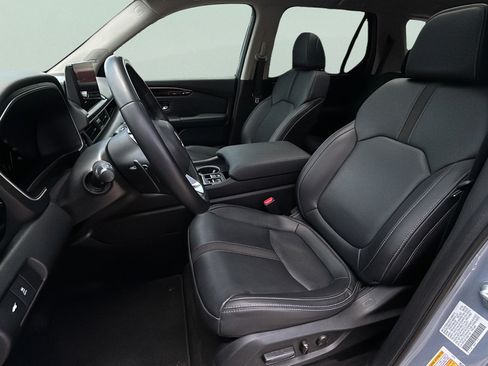 Used 2025 Honda Pilot Touring image 16