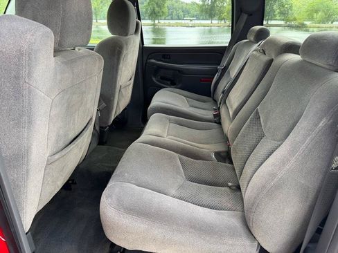 Used 2006 Chevrolet Silverado 1500 LT w/ Onstar Plus Package AWD/4WD image 18