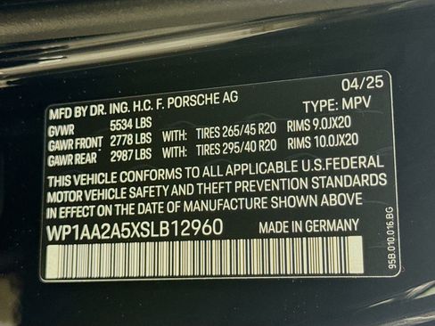 Certified 2025 Porsche Macan image 26