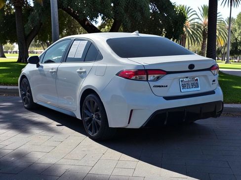Used 2025 Toyota Corolla SE w/ SE Premium Package FWD image 7