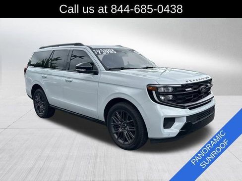 Used 2025 Ford Expedition Platinum w/ Stealth Performance Package AWD/4WD image 3
