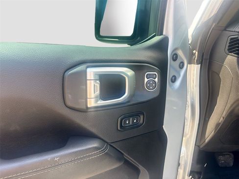 Used 2022 Jeep Wrangler Unlimited Sahara w/ Cold Weather Group AWD/4WD image 31