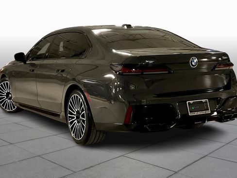 Certified 2025 BMW 760i xDrive w/ Executive Package image 12