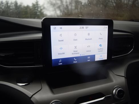 Used 2023 Ford Explorer XLT w/ Equipment Group 202A image 9