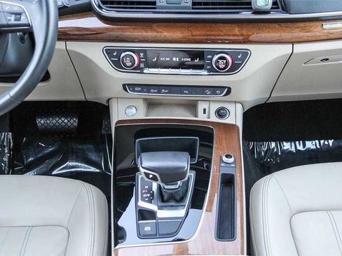 Used 2022 Audi Q5 2.0T Premium w/ Convenience Package image 13