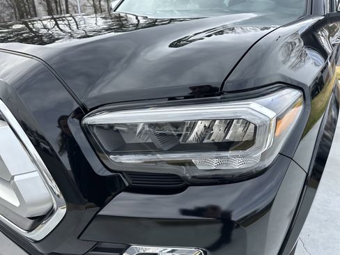 Used 2023 Toyota Tacoma Limited image 6