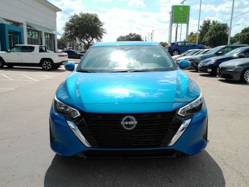 Used 2024 Nissan Sentra SV FWD image 2