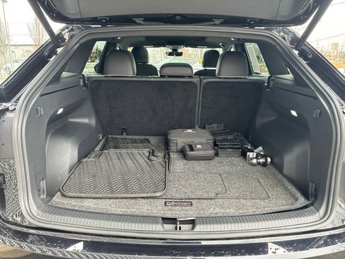 Used 2024 Volkswagen Atlas Cross Sport SEL Premium R-Line image 15