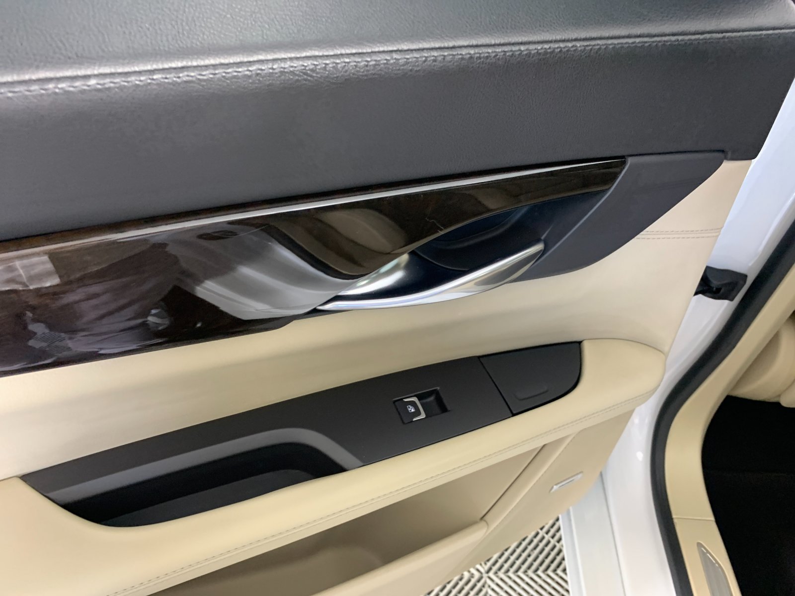 Used 2018 Cadillac CT6 2.0T RWD image 28