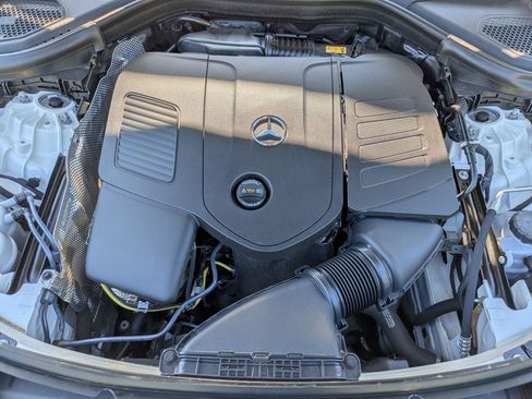 Used 2025 Mercedes-Benz GLC 300 4MATIC image 34