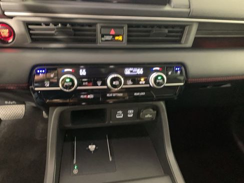 Used 2025 Honda Pilot Black Edition image 27