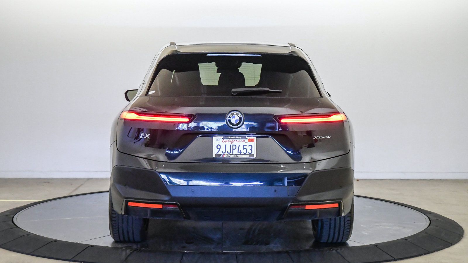 Certified 2024 BMW iX xDrive50 w/ Premium Package AWD/4WD image 3