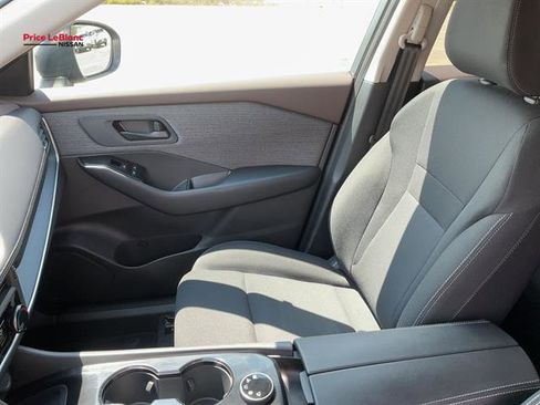 Used 2023 Nissan Rogue S image 17