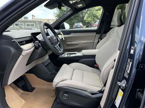 New 2025 Volvo EX90 Plus image 14