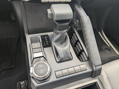 Used 2025 Toyota Tacoma SR5 AWD/4WD image 26