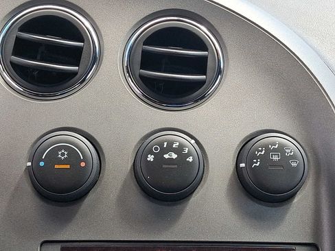 Used 2008 Pontiac Solstice Convertible w/ Premium Package RWD image 17