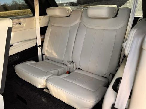 Used 2025 Land Rover Range Rover Long Wheelbase Autobiography image 27