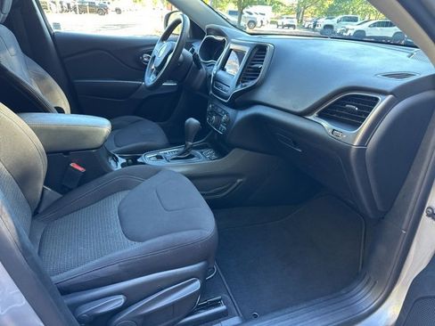 Used 2021 Jeep Cherokee Latitude image 24