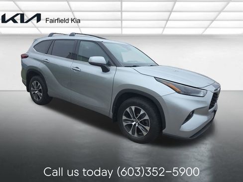 Used 2022 Toyota Highlander XLE AWD/4WD image 7