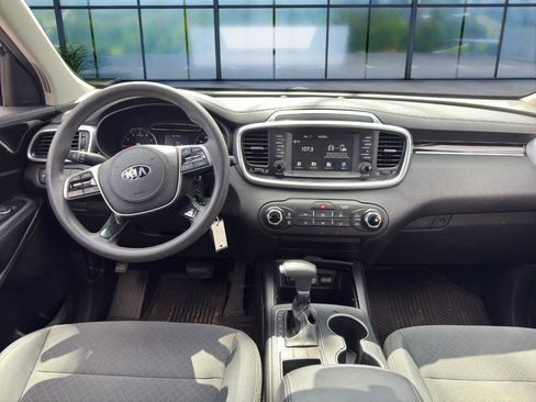 Used 2020 Kia Sorento LX image 14