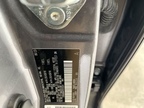 Used 2023 Toyota Highlander LE AWD/4WD image 28