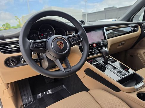 New 2026 Porsche Macan AWD/4WD image 4