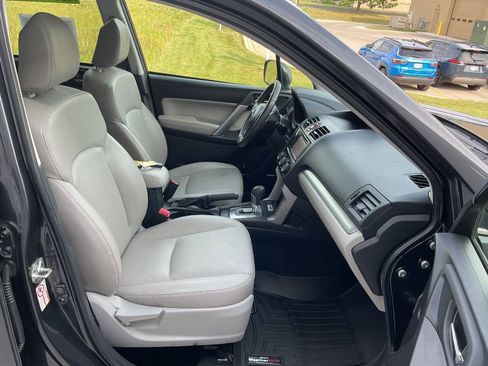 Used 2014 Subaru Forester 2.5i Touring AWD/4WD image 38
