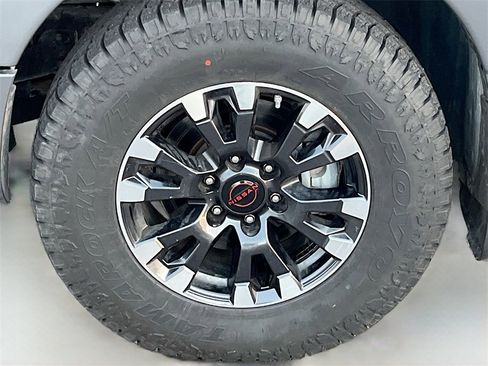 Used 2024 Nissan Titan SV w/ SV Convenience Package image 30