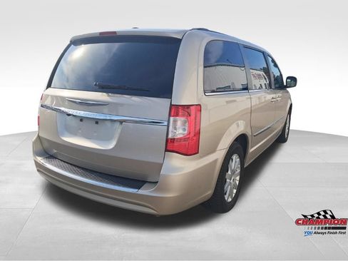 Used 2013 Chrysler Town & Country Touring FWD image 5