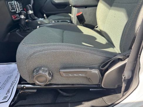 Used 2024 Jeep Wrangler Unlimited AWD/4WD image 10