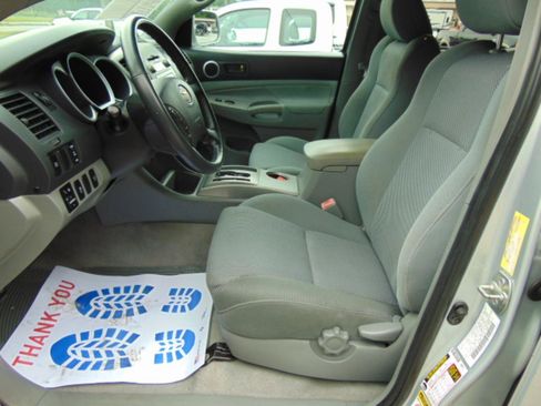 Used 2009 Toyota Tacoma PreRunner w/ TRD Sport Pkg RWD image 5
