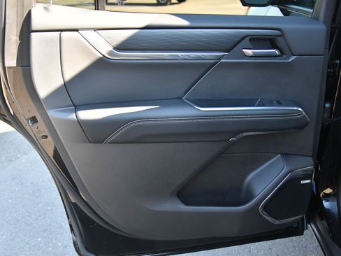 Used 2025 GMC Acadia Elevation image 42