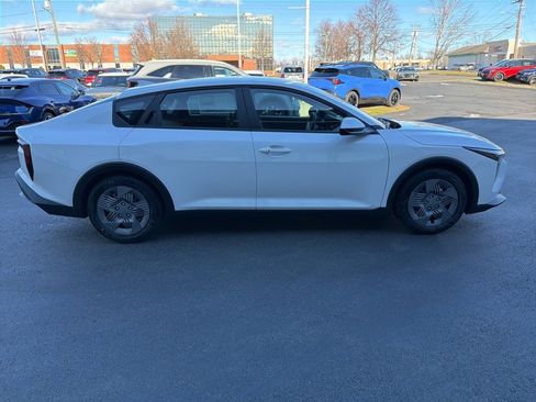 New 2025 Kia K4 LX image 5