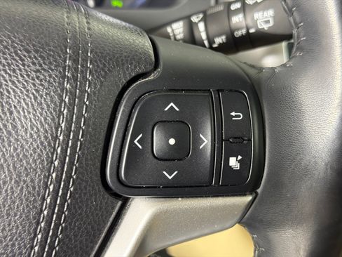 Used 2016 Toyota Highlander Limited image 28